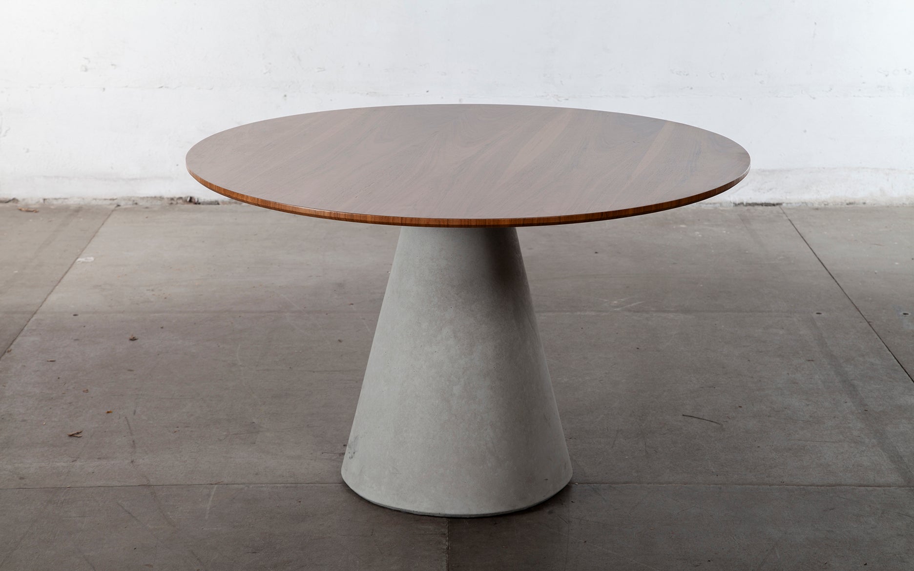 Mesa de Jantar Lina, Base em Concreto