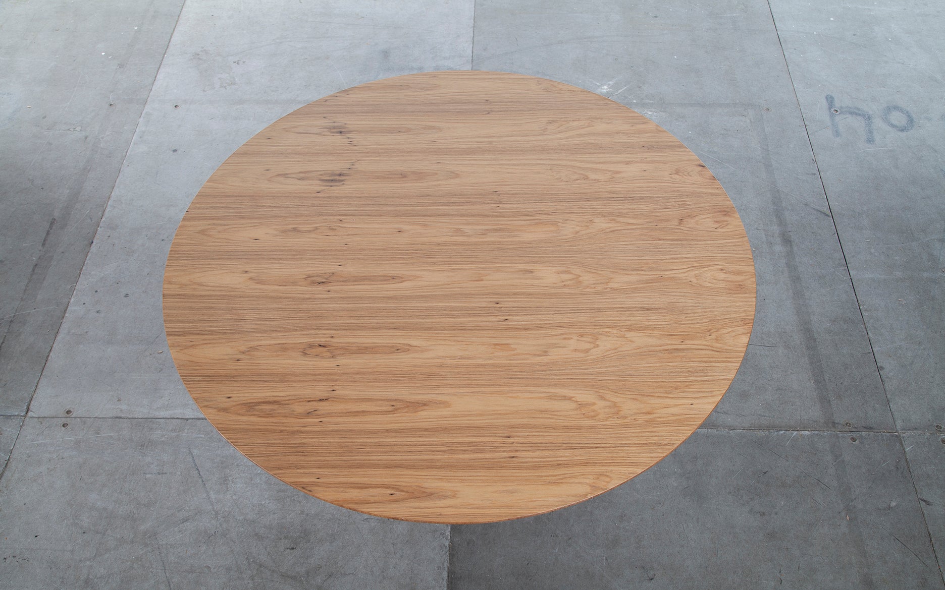 Mesa de Jantar Lina, Base em Concreto