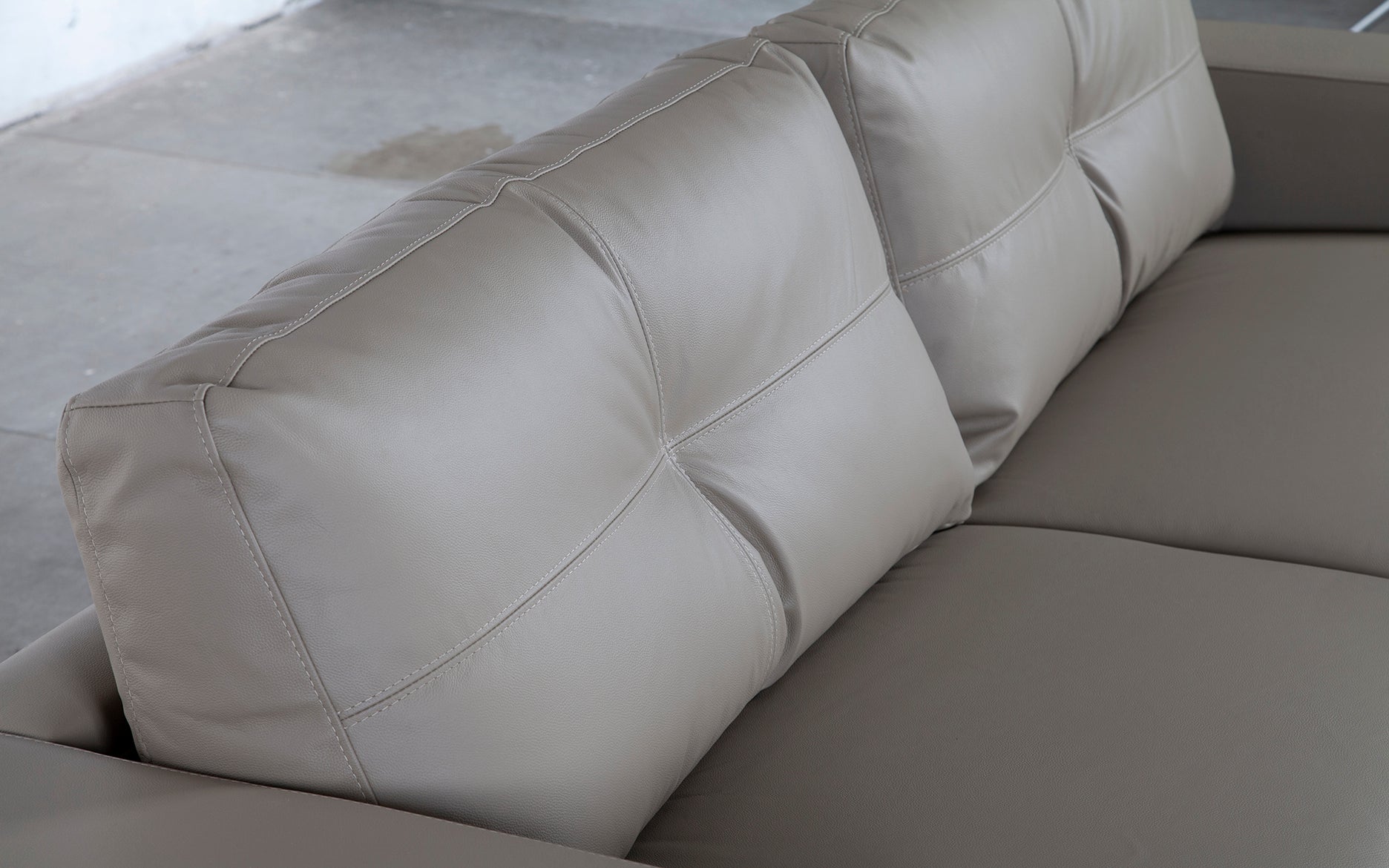 Sofa Dominó, Couro Natural (2.40)