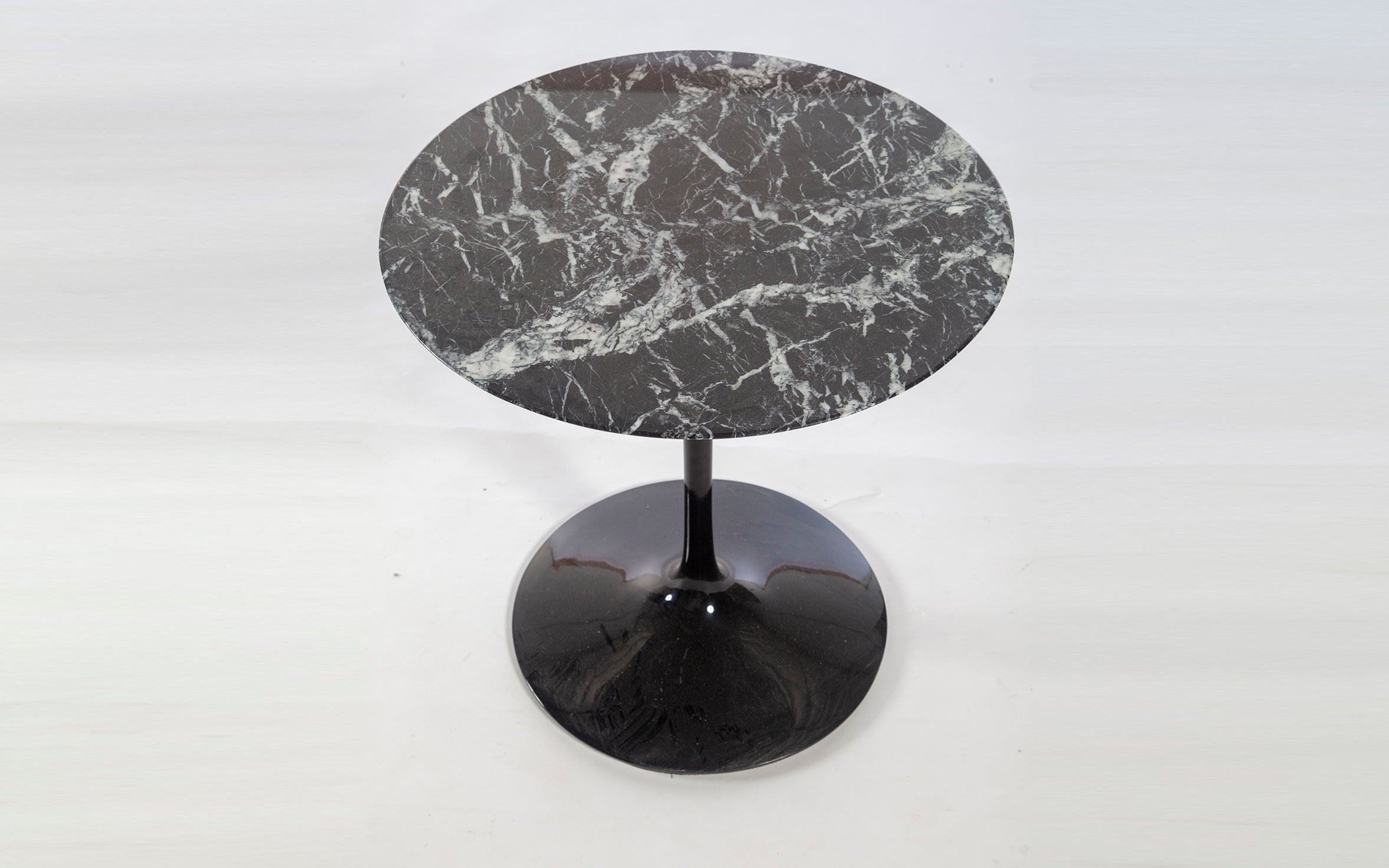 Mesa Lateral Saarinen (0.51)