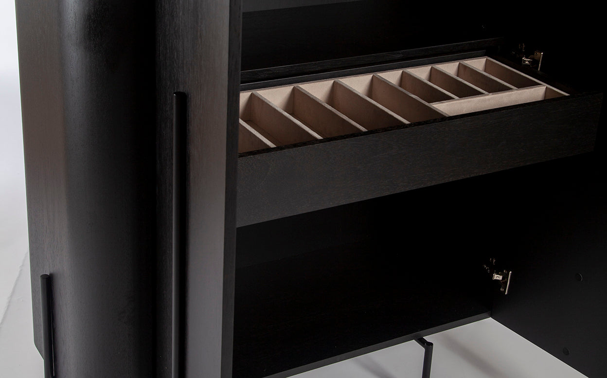 Buffet Vertical Uvaia