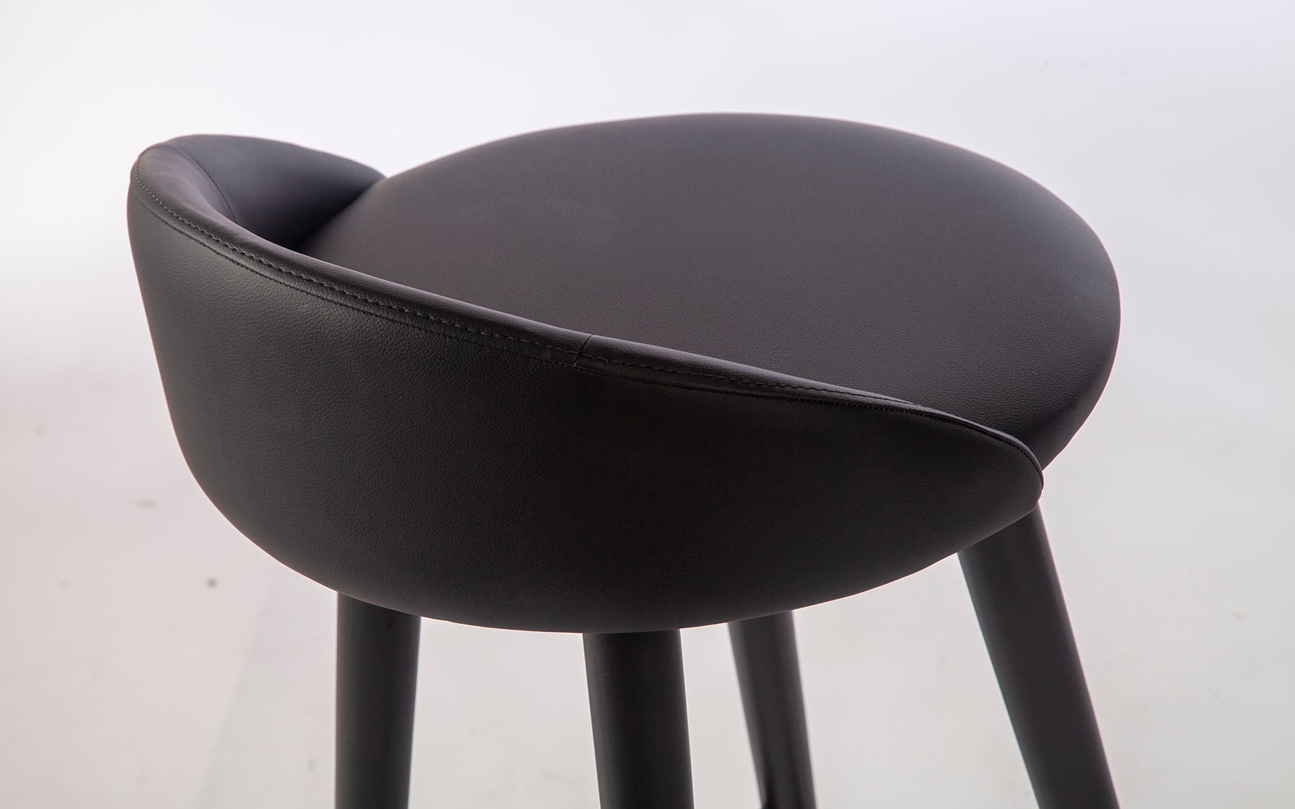Banqueta Clara, assento 70cm