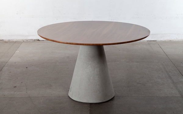 Mesa de Jantar Lina, Base em Concreto