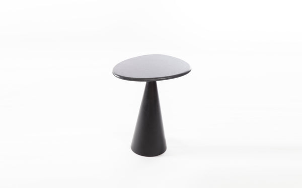 Mesa Lateral Grão, tampo mármore