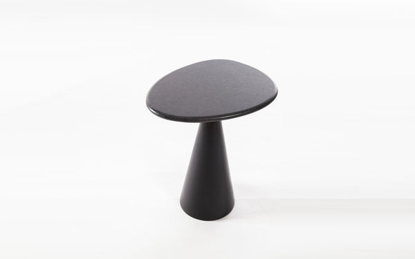 Mesa Lateral Grão, tampo mármore