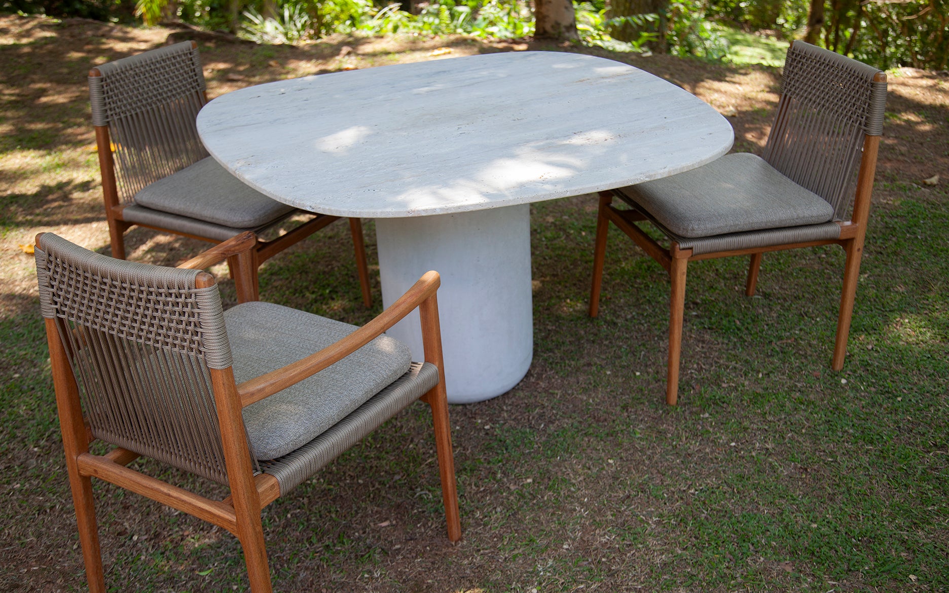 Mesa de Jantar Nuvem (1.20)