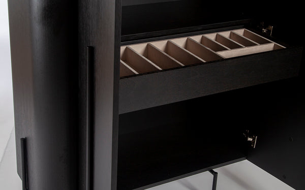 Buffet Vertical Uvaia